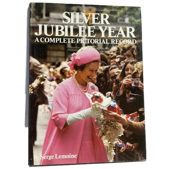 Queen Elizabeth II - Silver Jubilee Year - A Complete Pictorial Record - Picture 1 of 11